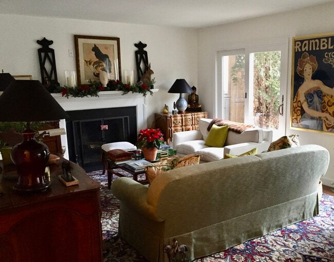 Living Room with Fire Place - 9 Georgetown N