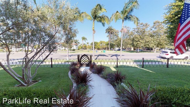 Building Photo - 5 br, 6.5 bath  - 1000 Alameda Blvd