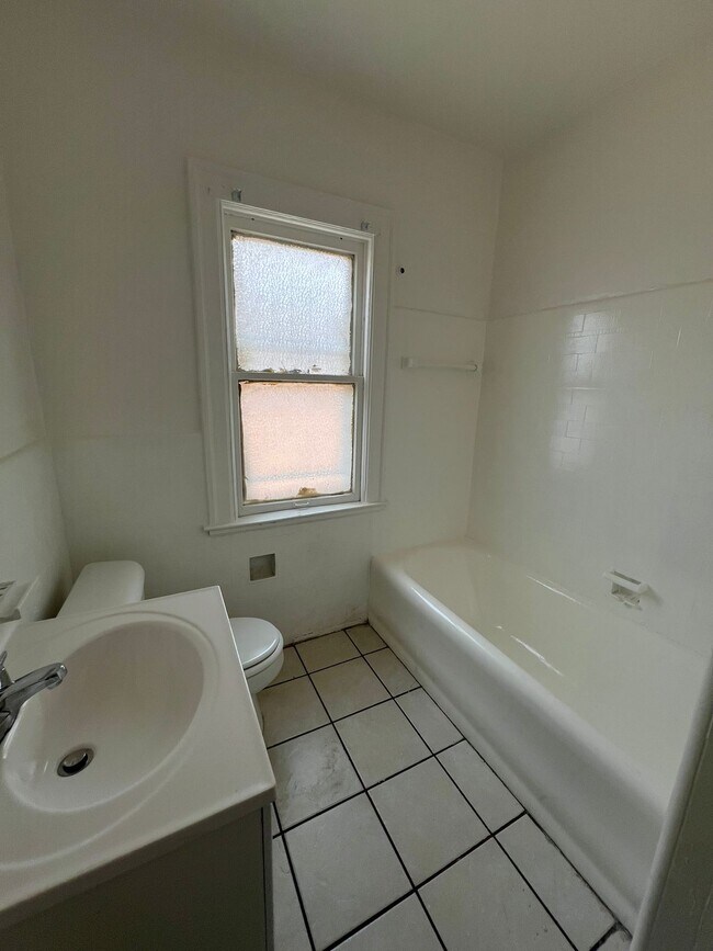 Foto del edificio - 3444 Bedford St