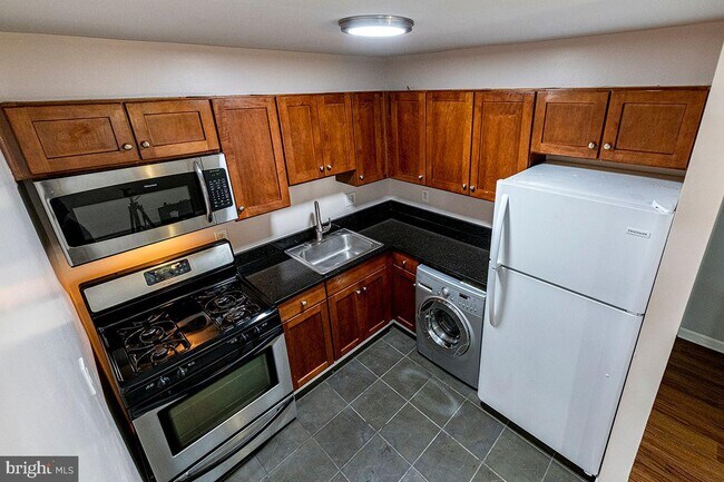 Foto del edificio - 3111 Naylor Rd SE