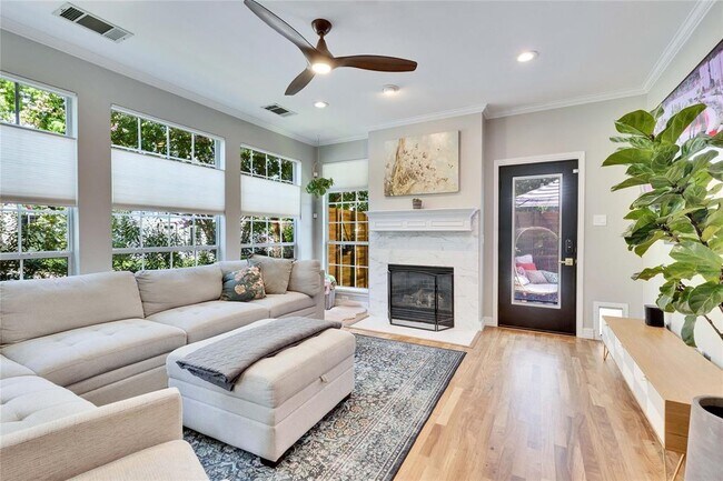 Building Photo - 2601 Kinney Oaks Ct