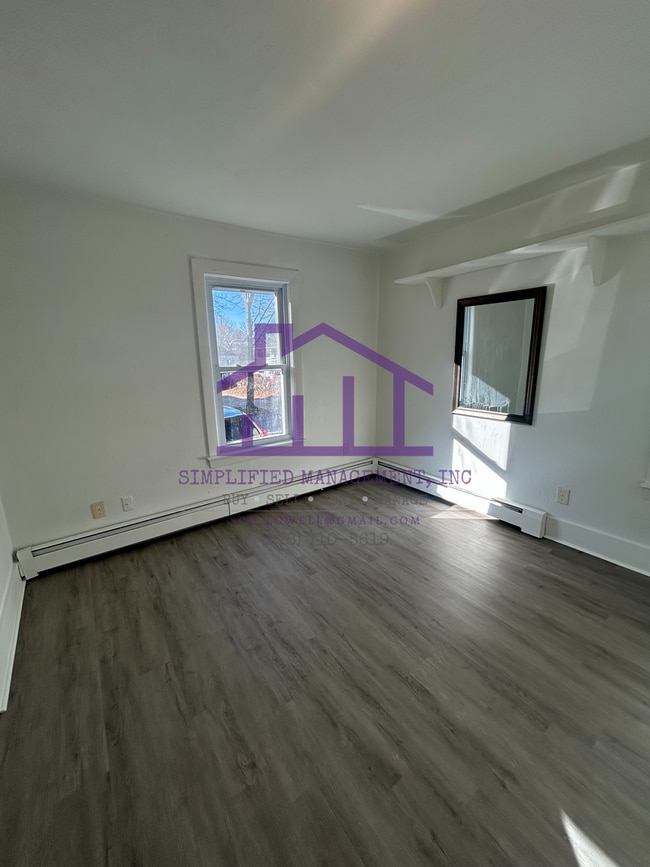 Building Photo - 221 Regan St