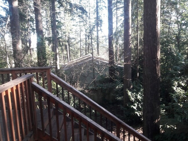 Building Photo - 4 Bedroom 3 Bathroom South Hills home Near...