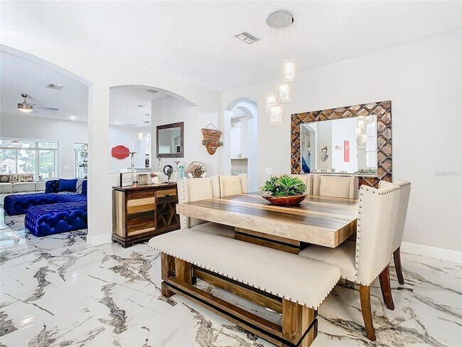 Foto del edificio - 16829 Midsummer Ln