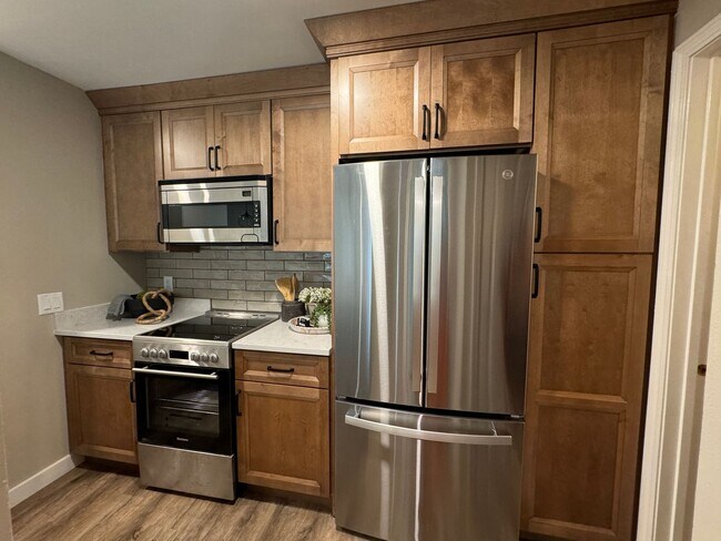 Foto del edificio - Beautiful One Bedroom Condo - HEAT INCLUDED!!