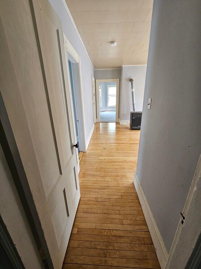206 Bell St Unit 3, Manchester, NH 03103 Apartments in Manchester, NH
