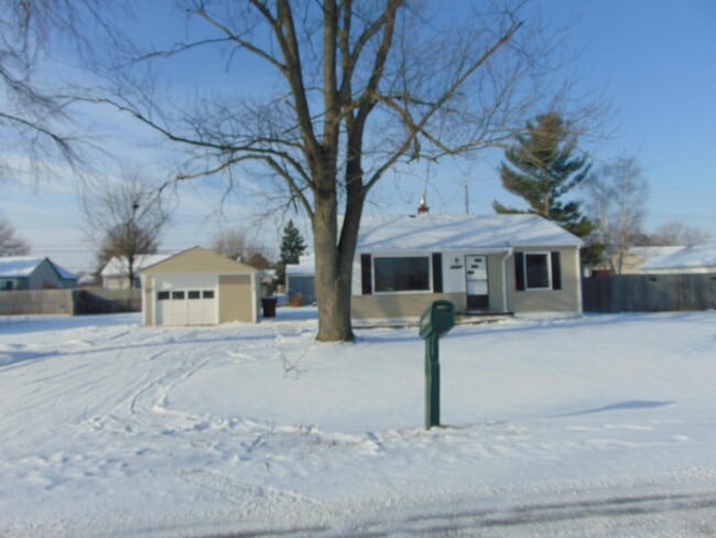 Building Photo - 46589 Huling St