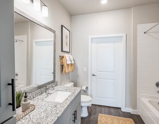 Building Photo - 10920 Day Rd