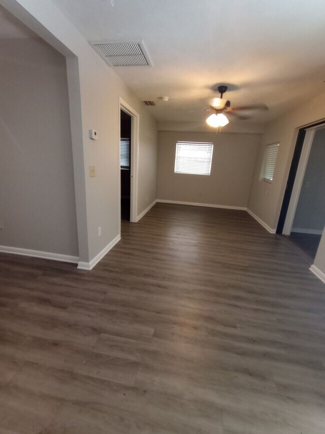 Building Photo - 1 Bedroom 1 Bath Cottage home in Deland fo...