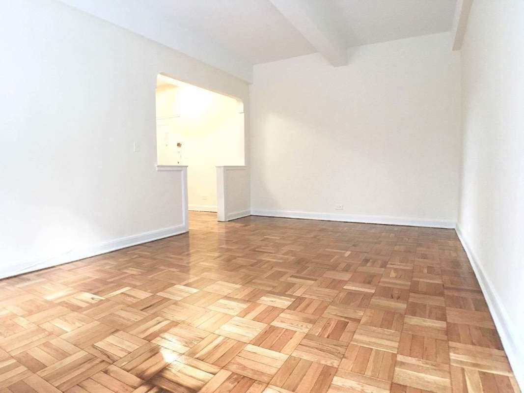 Primary Photo - 140 Van Cortlandt Ave W