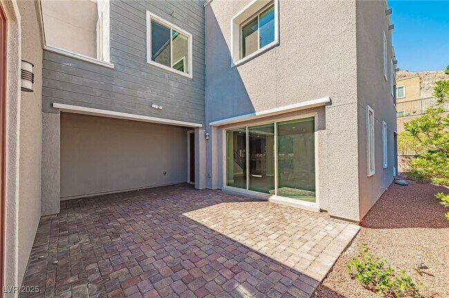 Building Photo - 6465 Farness St