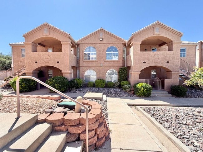 Building Photo - Wonderful Remodeled La Paloma Home!