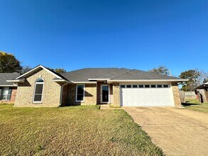 Building Photo - 1424 Winchester Dr