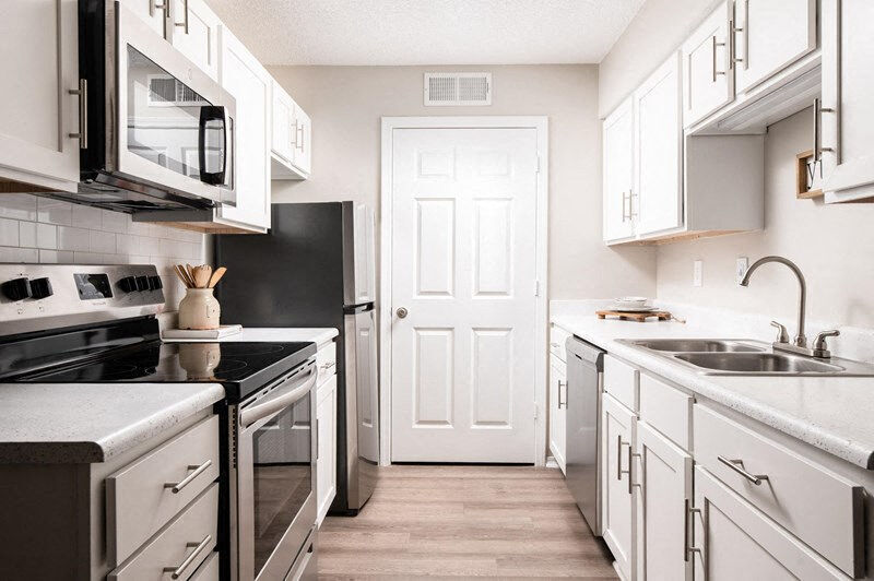 The Resort - Kitchen - Lakeside Vintage