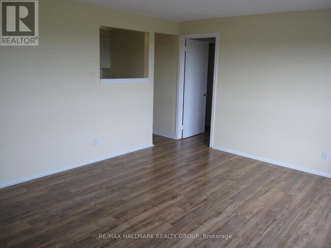 Building Photo - 898 Elmsmere Rd