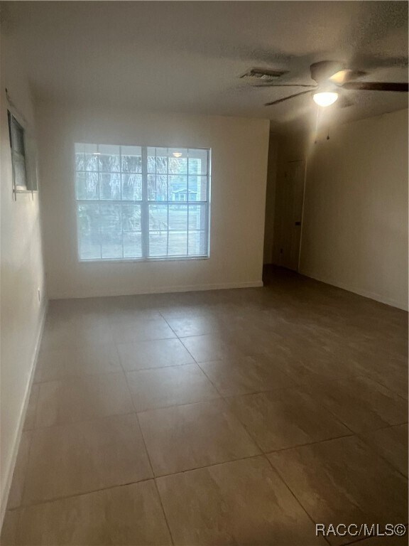 Foto del edificio - 921 E Turner Camp Rd