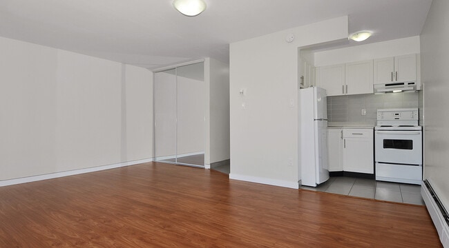 Building Photo - Hollyburn Court