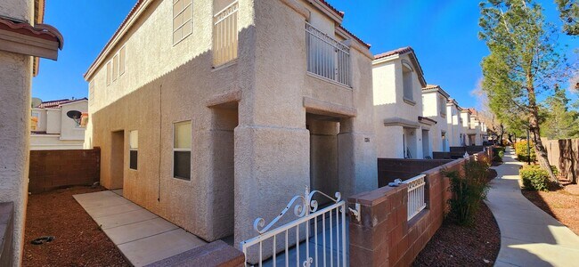 Foto del edificio - Condo in Gated Genevieve Court
