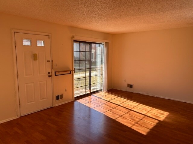 Building Photo - 65 Drewes Ct
