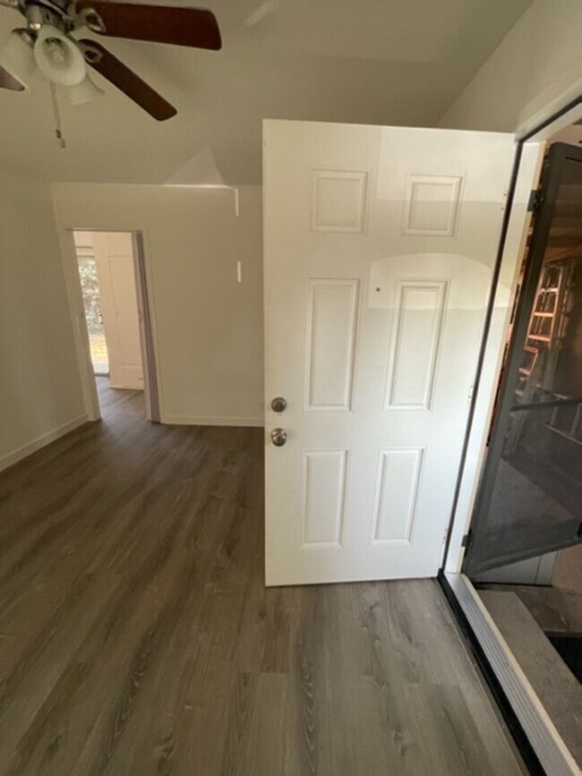 Foto del edificio - Updated Granny Unit-Prime Montgomery Villa...