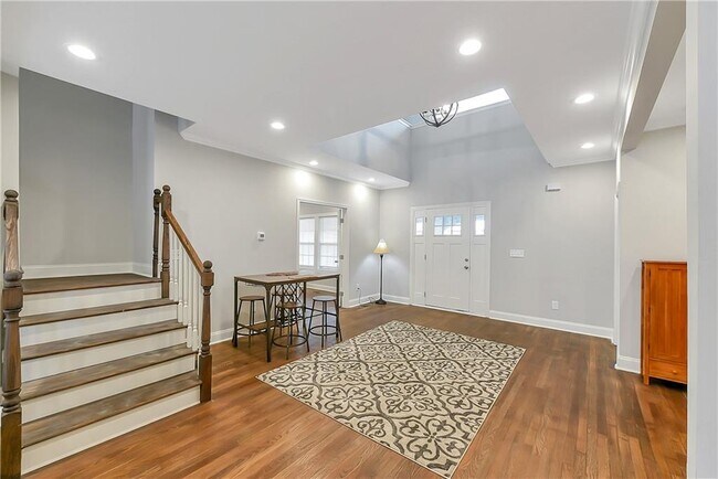 Foto del edificio - 1378 Lakewood Ave SE