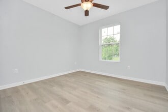 Building Photo - 8595 Parkway Dr