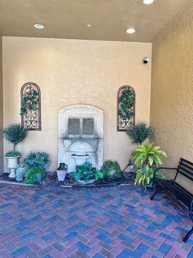 Building Photo - IMMACULATE PENTHOUSE CONDO WITH BREATHTAKI...