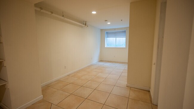 Building Photo - 355 Pearl St