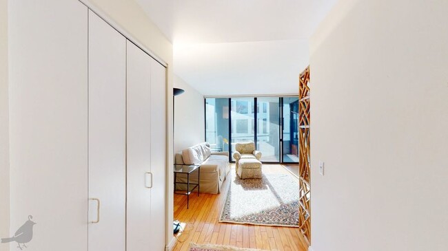 Building Photo - Open And Airy One Bedroom