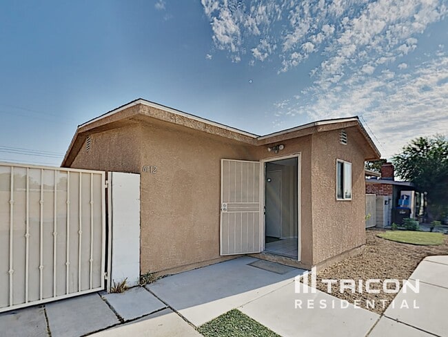 Building Photo - 6112 Granada Cir