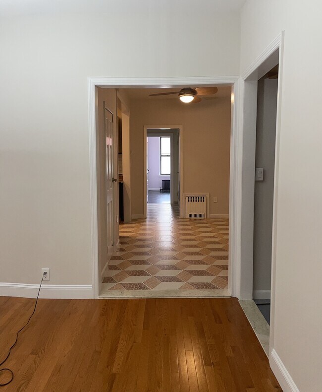 Foto del edificio - 1535 E 31st St