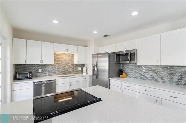 Foto del edificio - 2501 NE 12th St