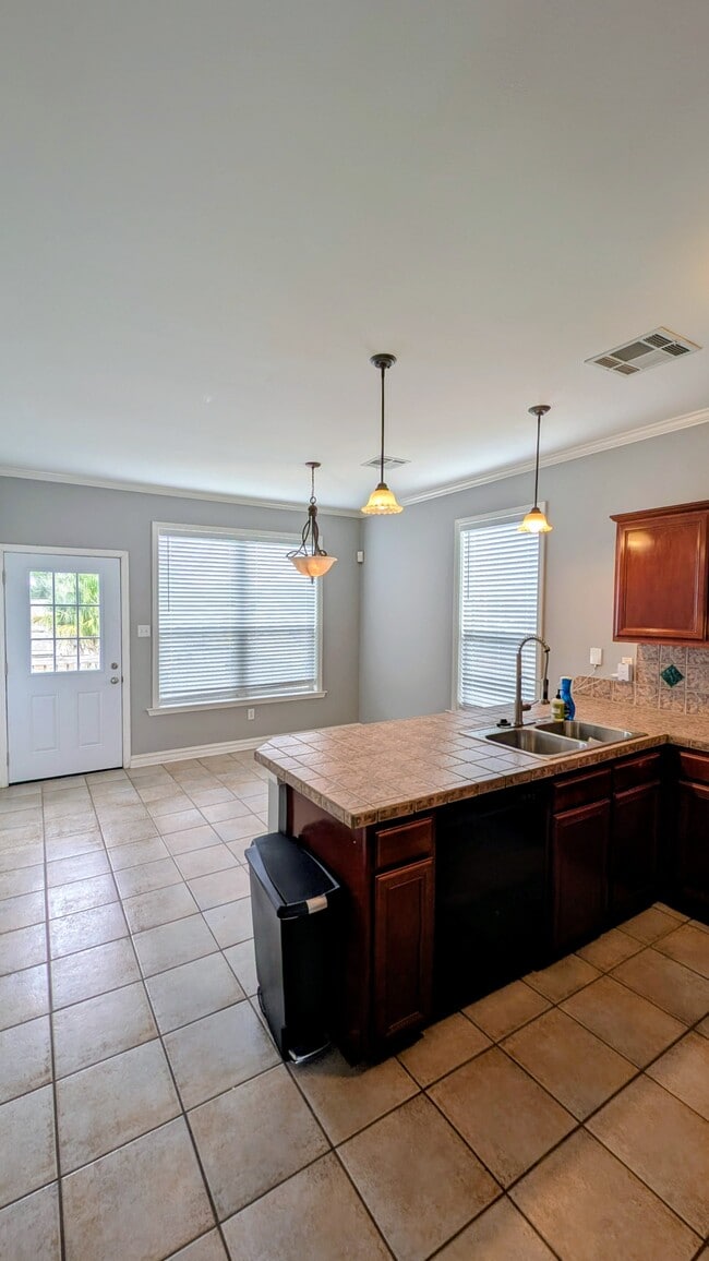 Foto del edificio - 39 Brandon Hall Dr