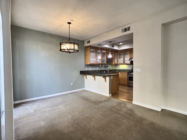 Building Photo - Townhouse with Fantastic Floor Plan at Mar...