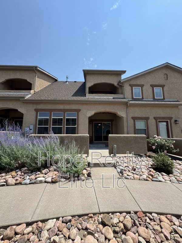 Building Photo - 1555 Promontory Bluff View