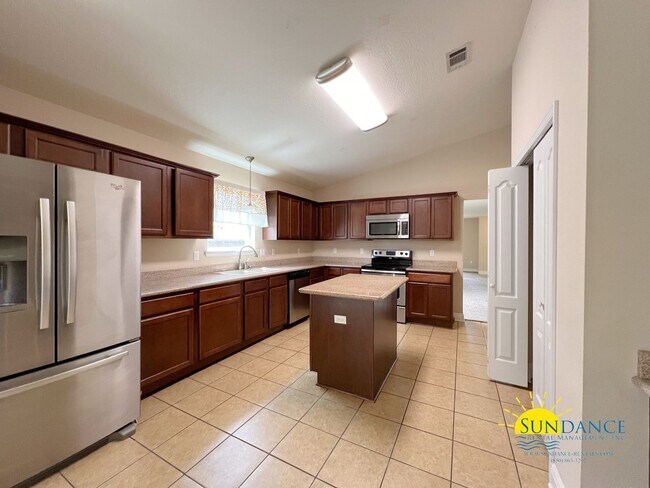 Foto del edificio - Desirable location and Beautiful Home with...