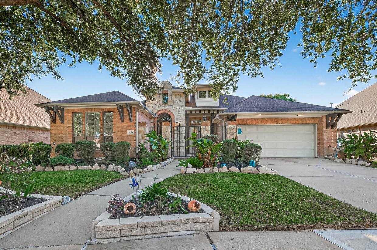 Foto principal - 7211 Spring Meadow Ln