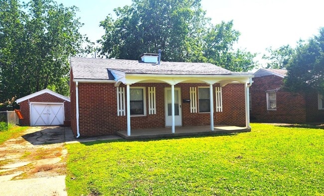Photo - 2 Bed 1 Bath 1 Car  Detached Garage in Chesser Addn Midwest City House