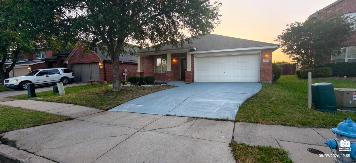 Photo - 304 Hummingbird Dr (Little Elm, TX)