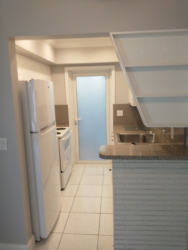 Building Photo - 4150 Seagrape Dr