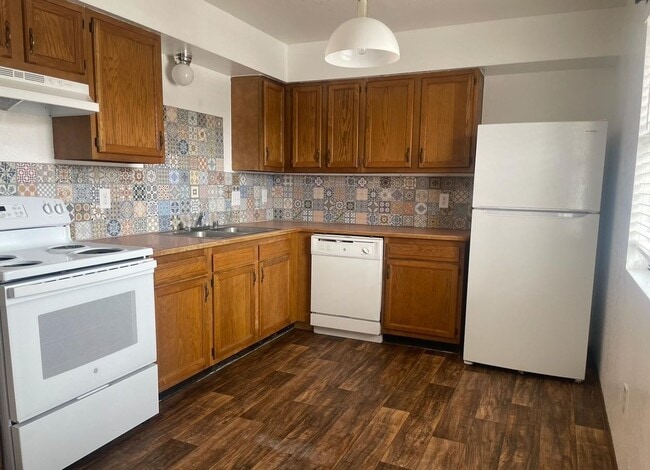 Building Photo - 2190 Bex St