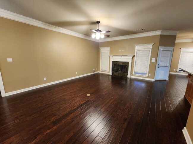 Foto del edificio - 128 Beaver Creek Ln