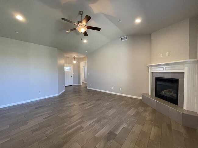 Building Photo - 3417 Schill Ln