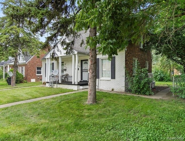 Building Photo - 18738 Morang Ave