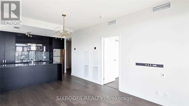 Building Photo - 98 Lillian St