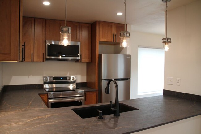 Foto del edificio - 35 Lower Woodbridge Rd