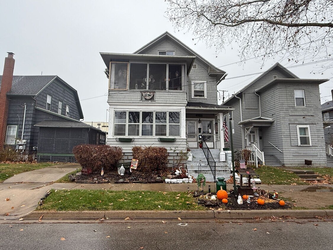 Foto principal - 340-342 W Wesley St