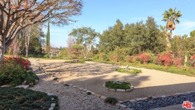 Foto del edificio - 3493 Valley Meadow Rd