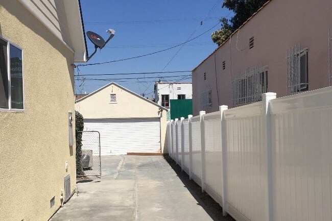 Entrada de coches - 4252 S Victoria Ave