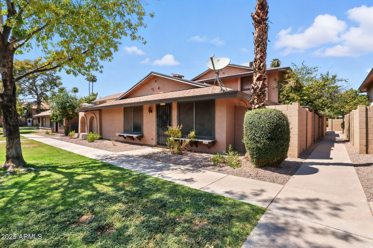 Primary Photo - 1115 N 84th Pl